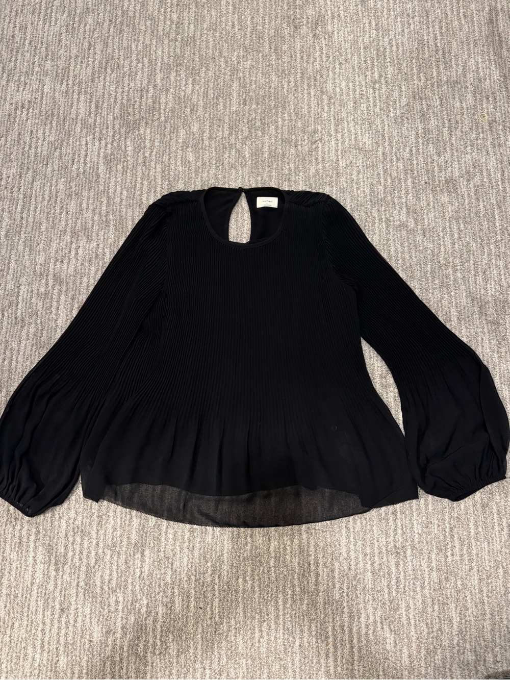 Aritzia (Wilfred) Black Pleated Balloon-Sleeve Blouse